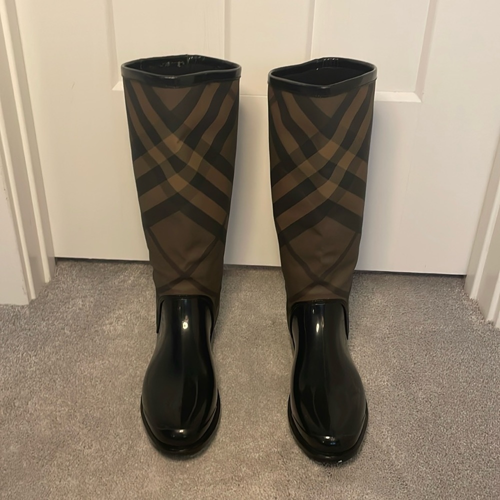 Burberry Smoked Check Rain Boot UK 6; IT 39; US 9